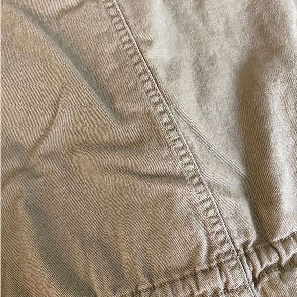 Candies olive green vest with zipper and pull tie and pockets Size M women’s - Picture 10 of 11